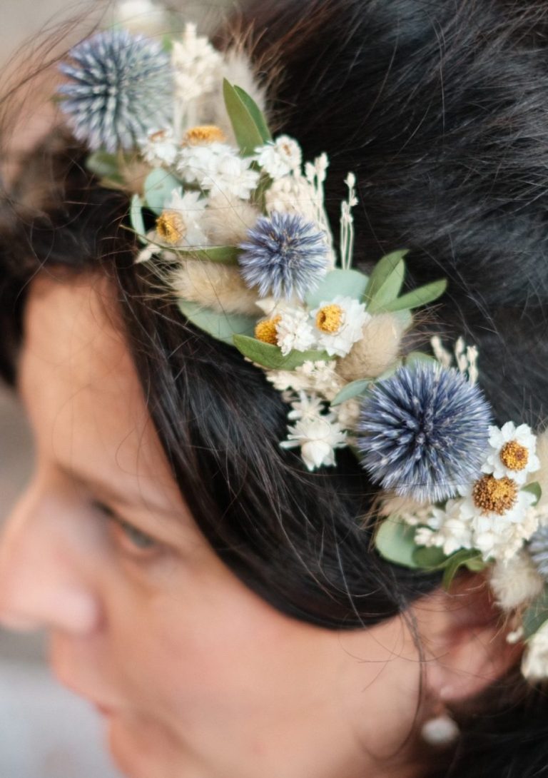 Trockenblumen Haarkranz Hochzeit Accessoire Trockenblumen Haarkranz mit blauen und weißen Blüten sowie grünen Blättern